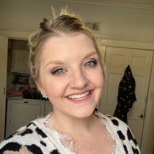 Meet your Posher, Crystal